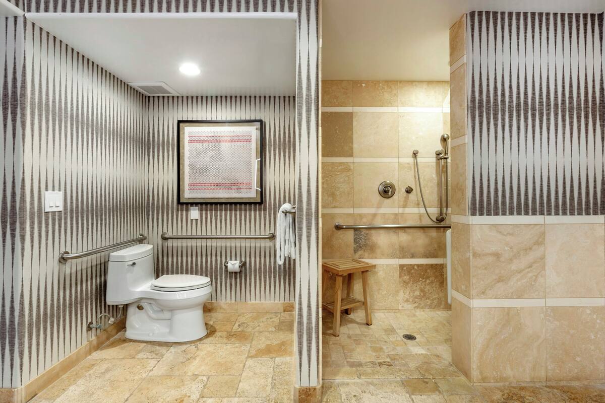 Rolstoeltoegankelijke badkamer