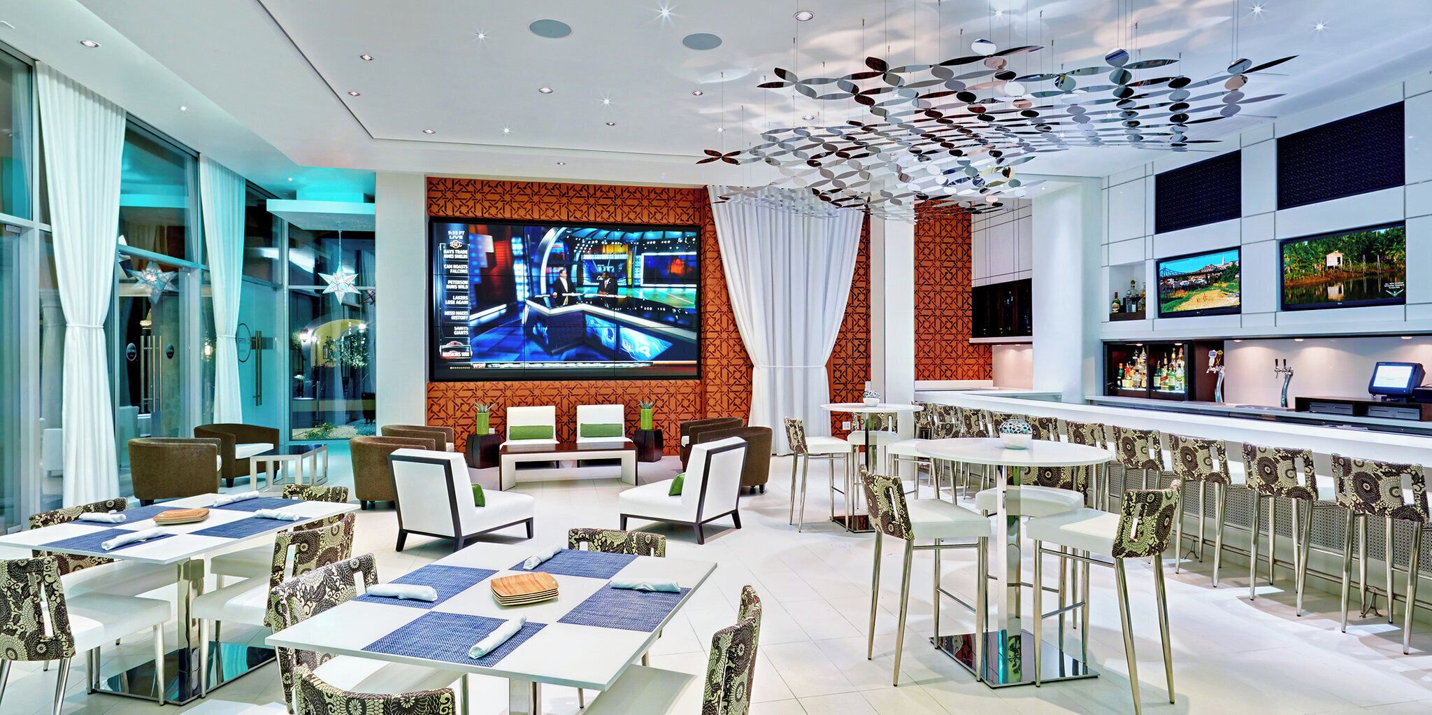 3 restaurants, breakfast, lunch, dinner served; spanish cuisine