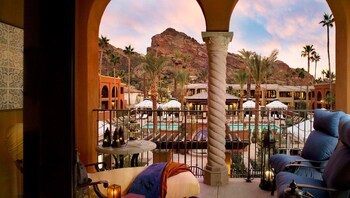 Premium bedding, pillowtop beds, minibar, in-room safe at Omni Scottsdale Resort & Spa at Montelucia