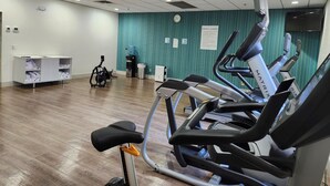 A fitness center with treadmills, a water cooler, and a reception desk. - Holiday Inn Express Easton by IHG (Easton)