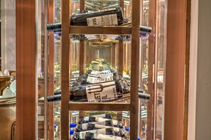 Breakfast, lunch and dinner served