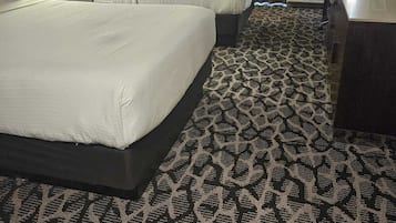 Edredons de pluma, camas com colchões pillow-top, cofres nos quartos