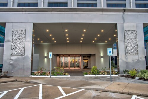 DoubleTree by Hilton Houston Brookhollow