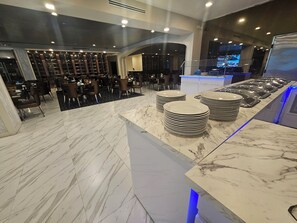 Daily full breakfast for a fee - Grand Tuscany Hotel (Houston)