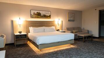 Junior Suite, 1 King Bed | Hypo-allergenic bedding, in-room safe, desk, blackout drapes