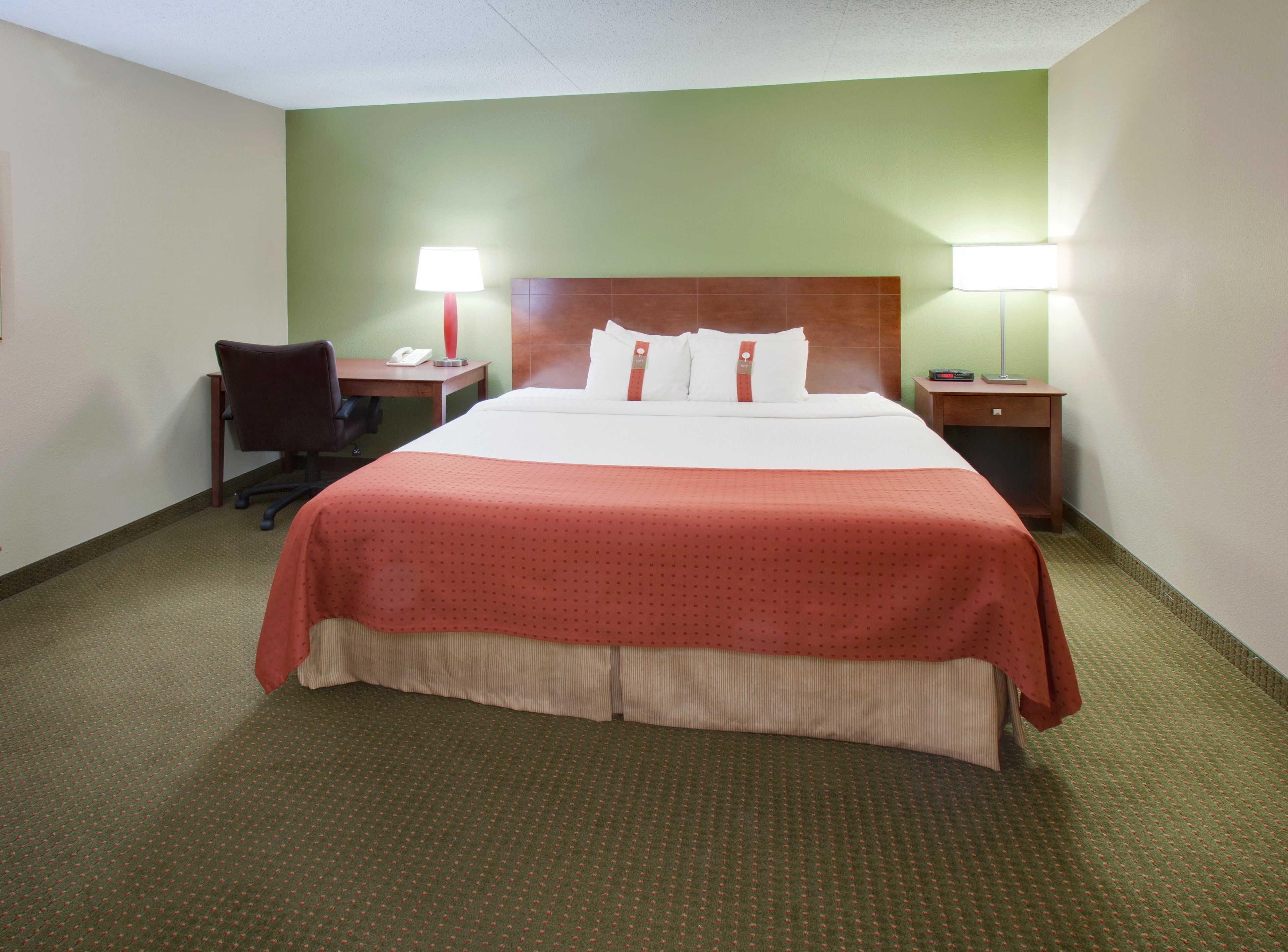 Hypo-allergenic bedding, in-room safe, desk, blackout curtains