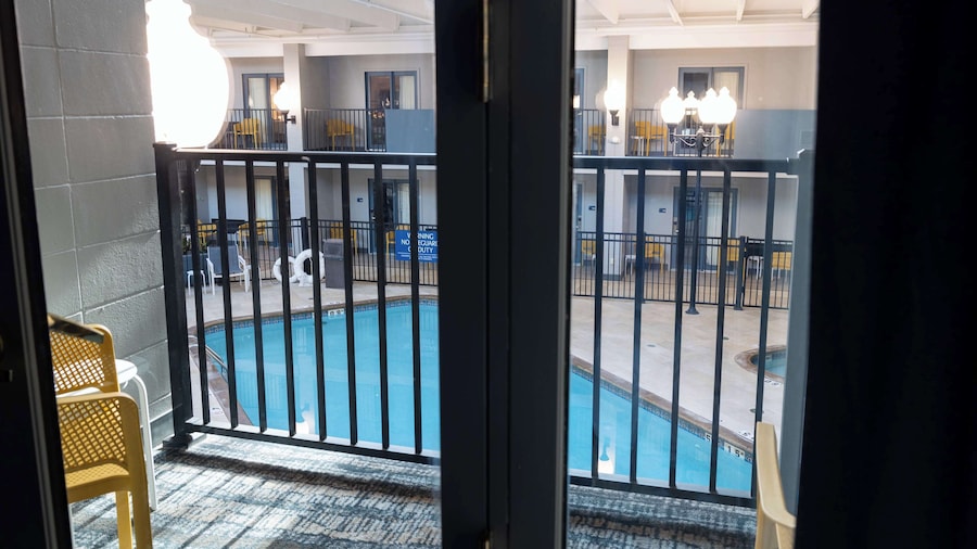 DoubleTree by Hilton Austin, MN