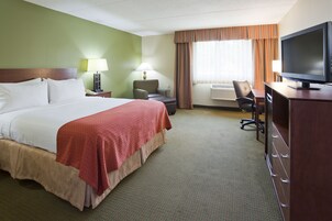 Standard Room, 1 Queen Bed, Accessible (Communications, Mobility, Access Tub) | Living area | 32-inch LCD TV with cable channels, TV