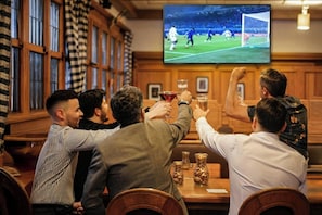 2 restaurantes; se sirven desayunos, comidas y cenas