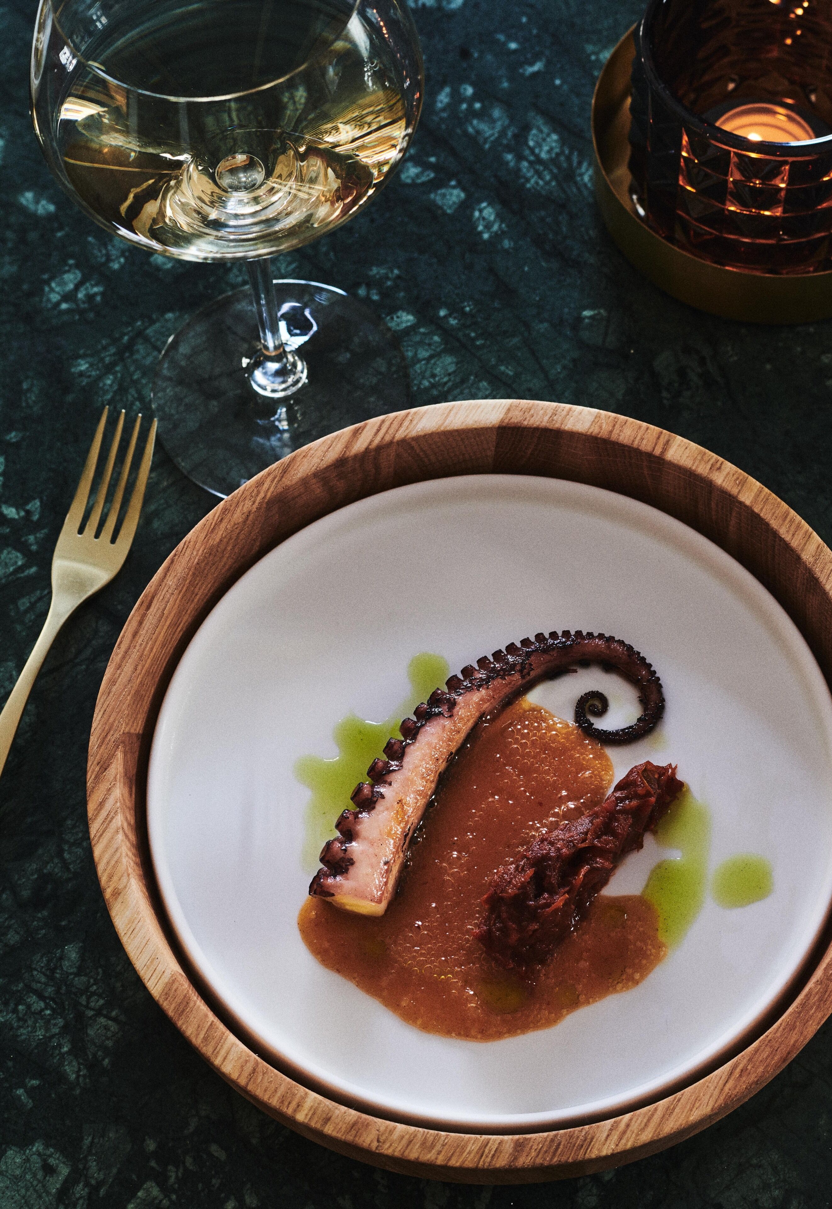 breakfast, lunch, dinner served; al fresco dining