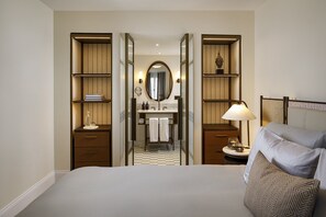 1 bedroom, hypo-allergenic bedding, down duvets, minibar
