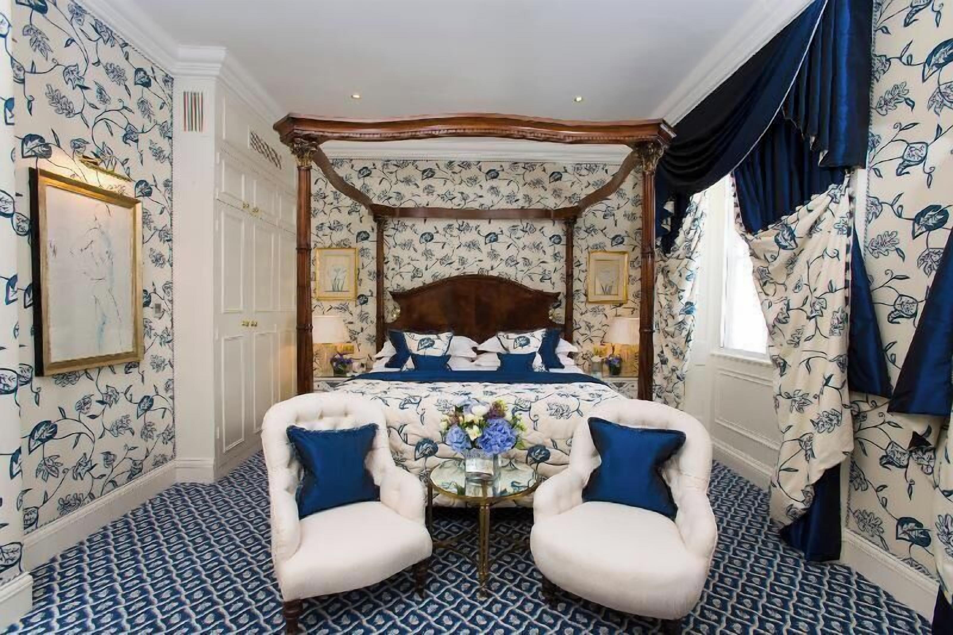 Premium bedding, down comforters, in-room safe, individually decorated