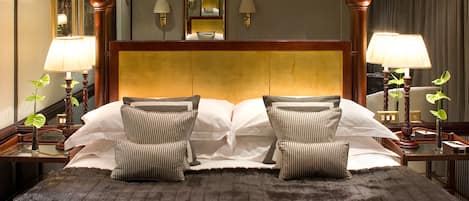 Premium bedding, down comforters, in-room safe, individually decorated