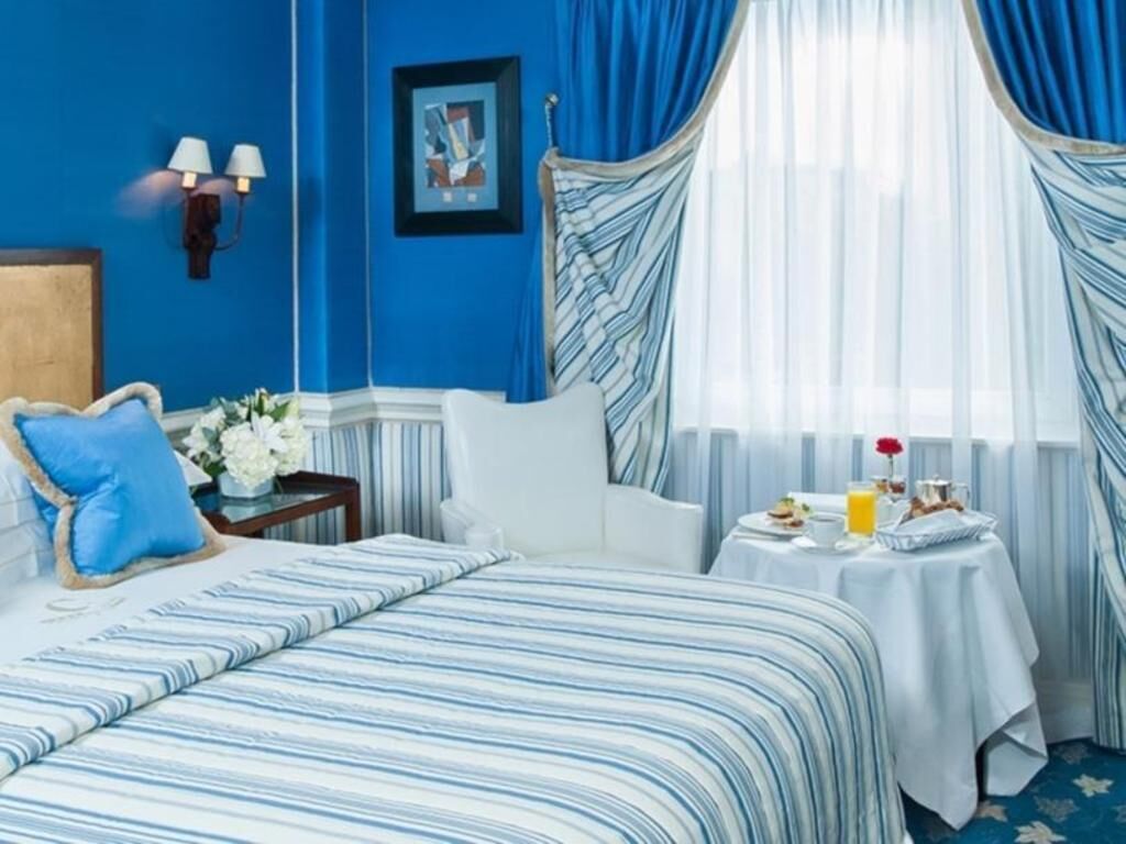 Premium bedding, down comforters, in-room safe, individually decorated