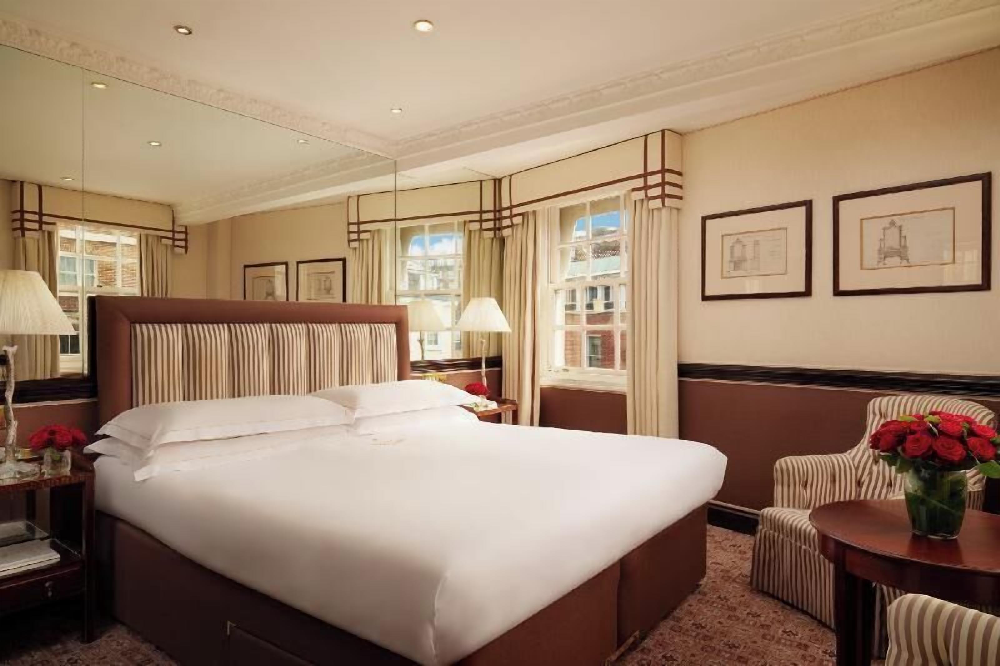Premium bedding, down comforters, in-room safe, individually decorated