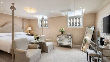 Executive Suite | Premium bedding, down comforters, in-room safe, individually decorated