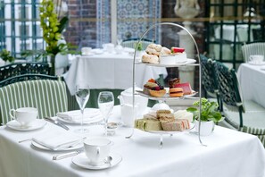 Breakfast, lunch, dinner served; British cuisine 