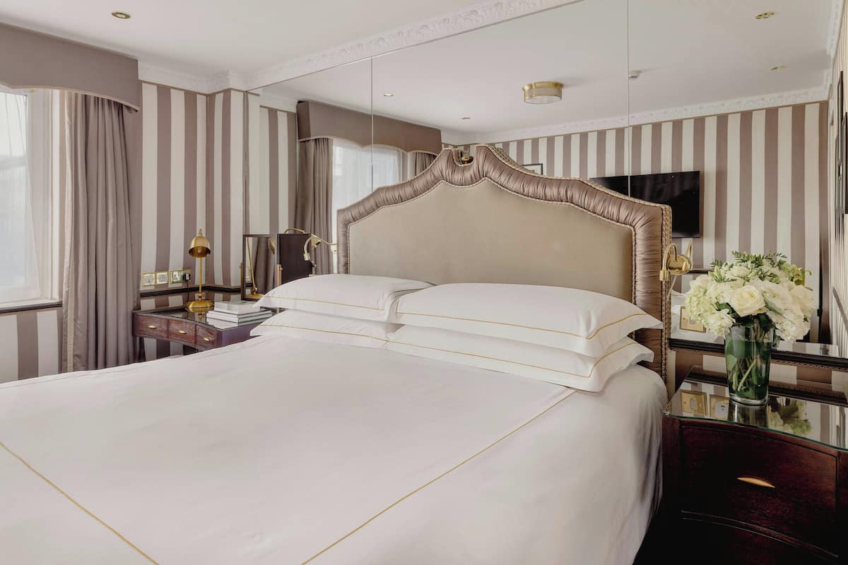 Superior Room, 1 King Bed | Premium bedding, down comforters, in-room safe, individually decorated