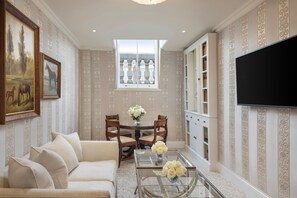 Suite – executive | Oppholdsrom | Flatskjerm-TV og filmkjøp