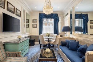 Executive-Suite | Wohnzimmer | Flachbildfernseher, Pay-TV