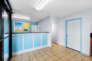 Lobby - Days Inn by Wyndham Cleveland TN (Cleveland)