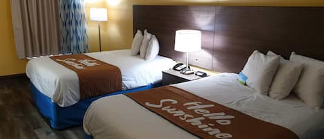 Habitación, 2 camas Queen size, para no fumadores | Ropa de cama de alta calidad y caja de seguridad en la habitación