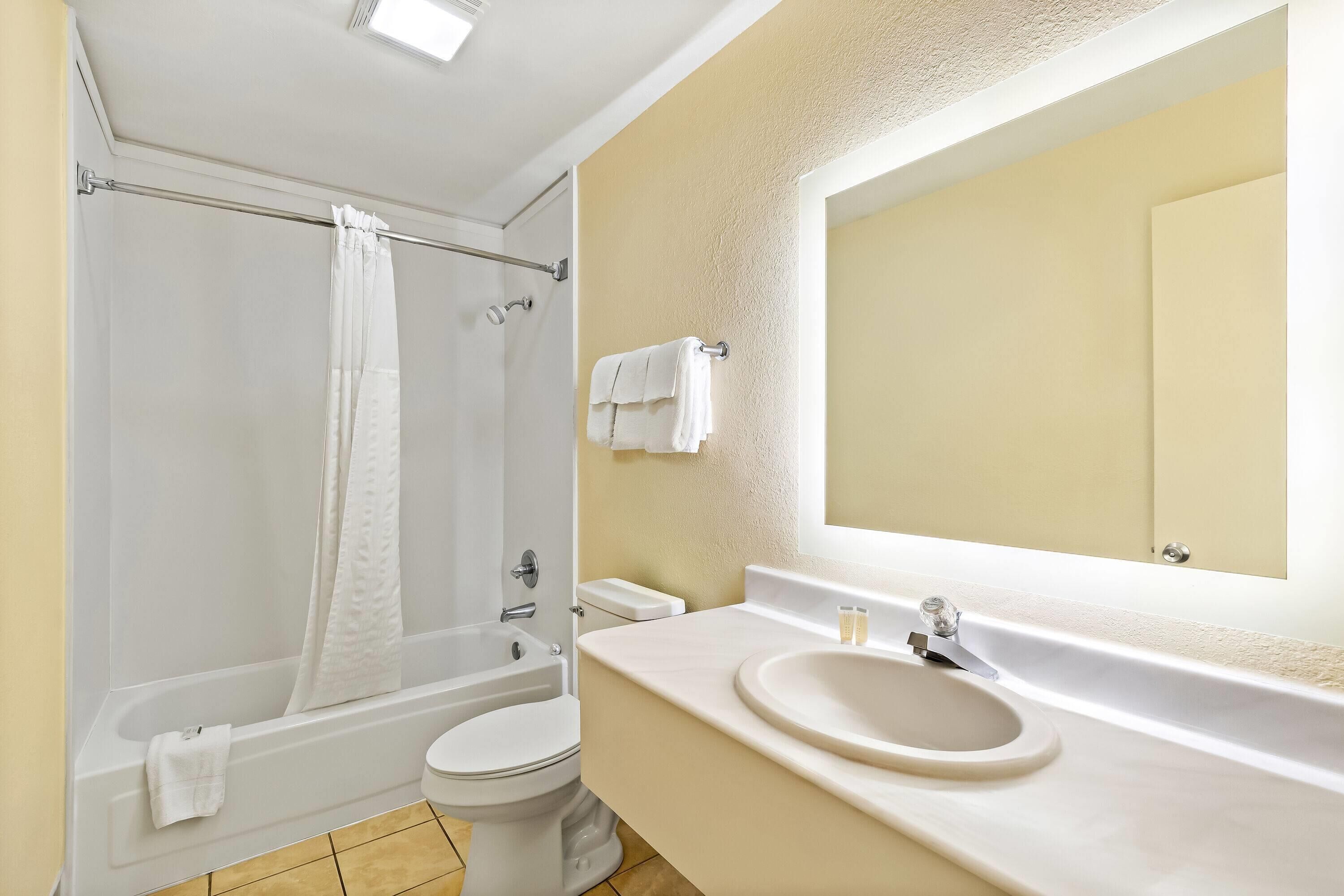 Studio Suite, 1 King Bed, Non Smoking | Bathroom