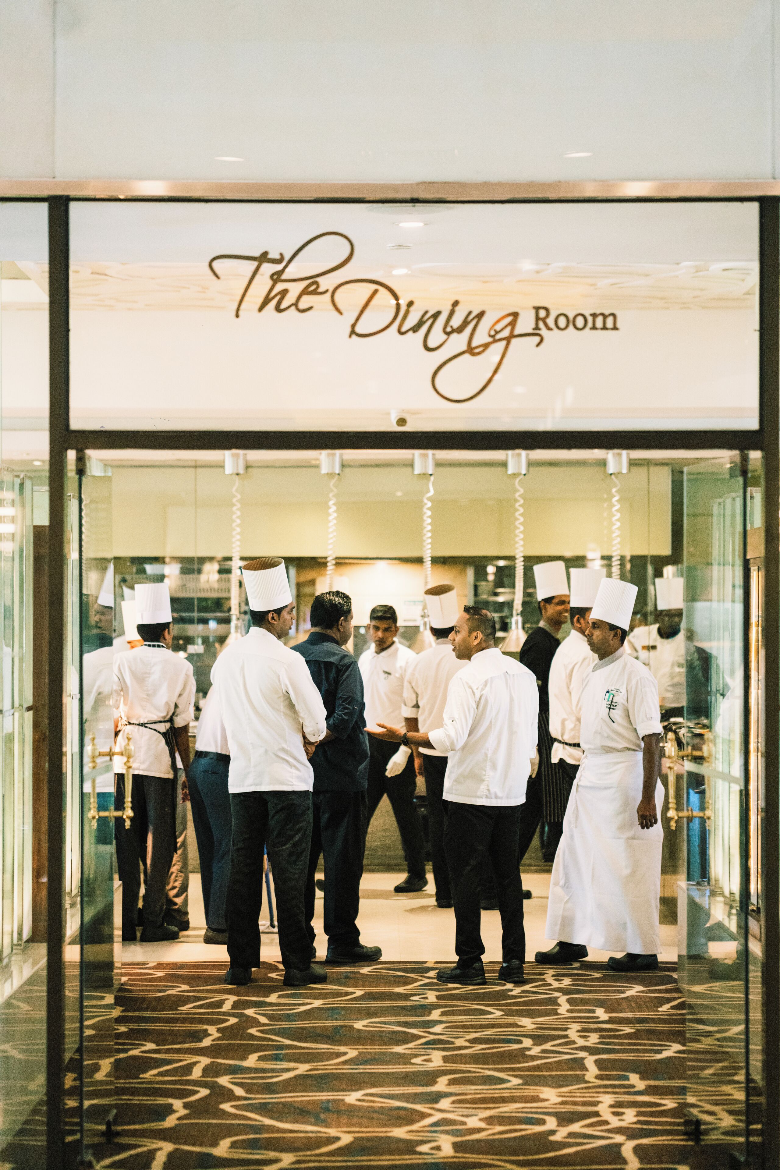 5 restaurants, breakfast, lunch, dinner served; international cuisine