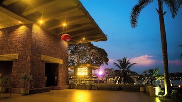 5 bars/lounges, poolside bar