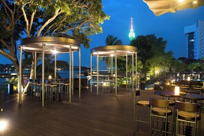 5 bars/lounges, poolside bar