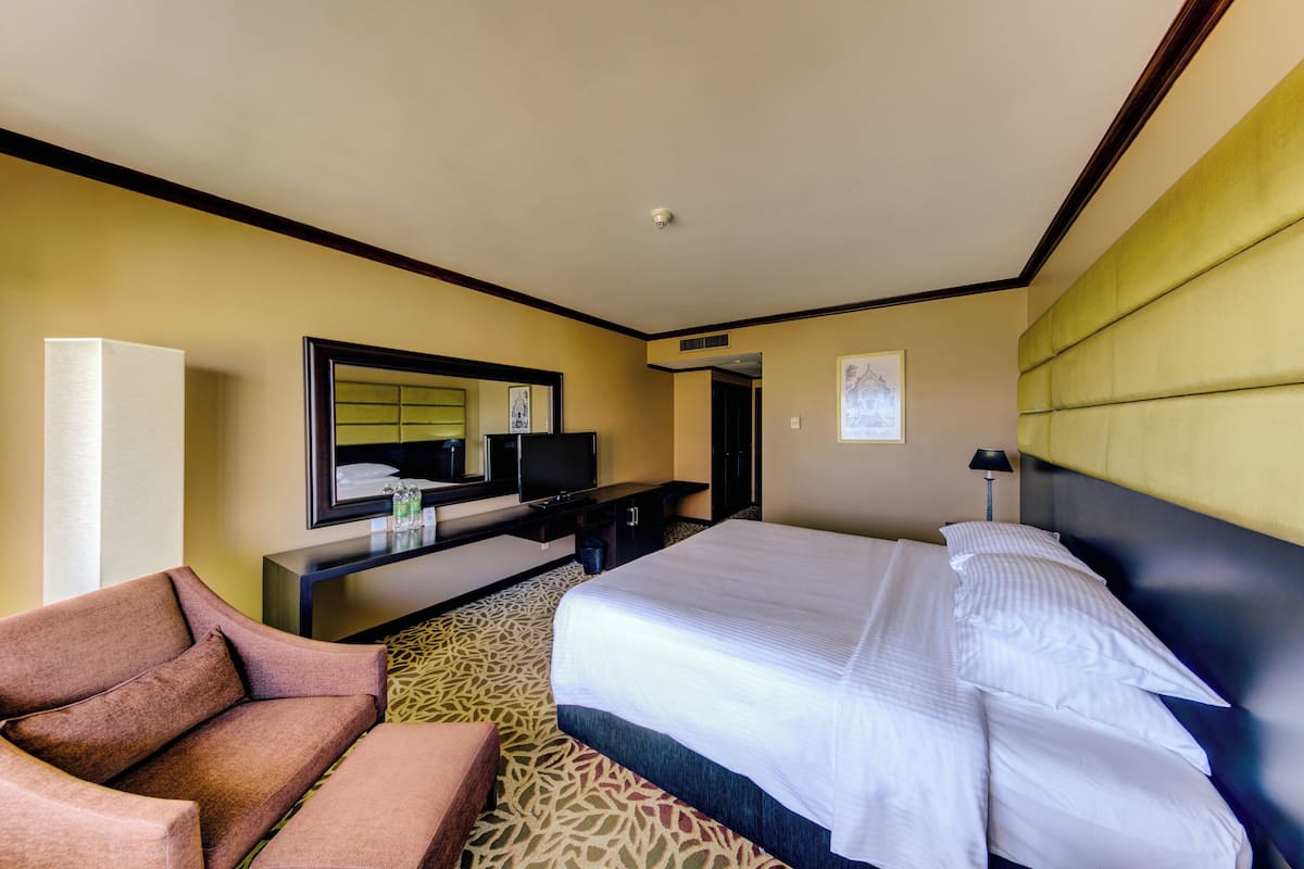 Cilantro Suite with Lounge Access