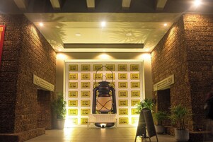 5 bar/dinlenme salonu, havuz kenarı barı 