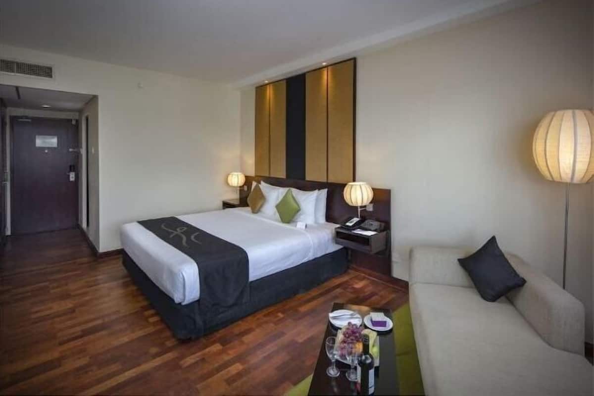 Premium bedding, down duvets, pillow-top beds, minibar