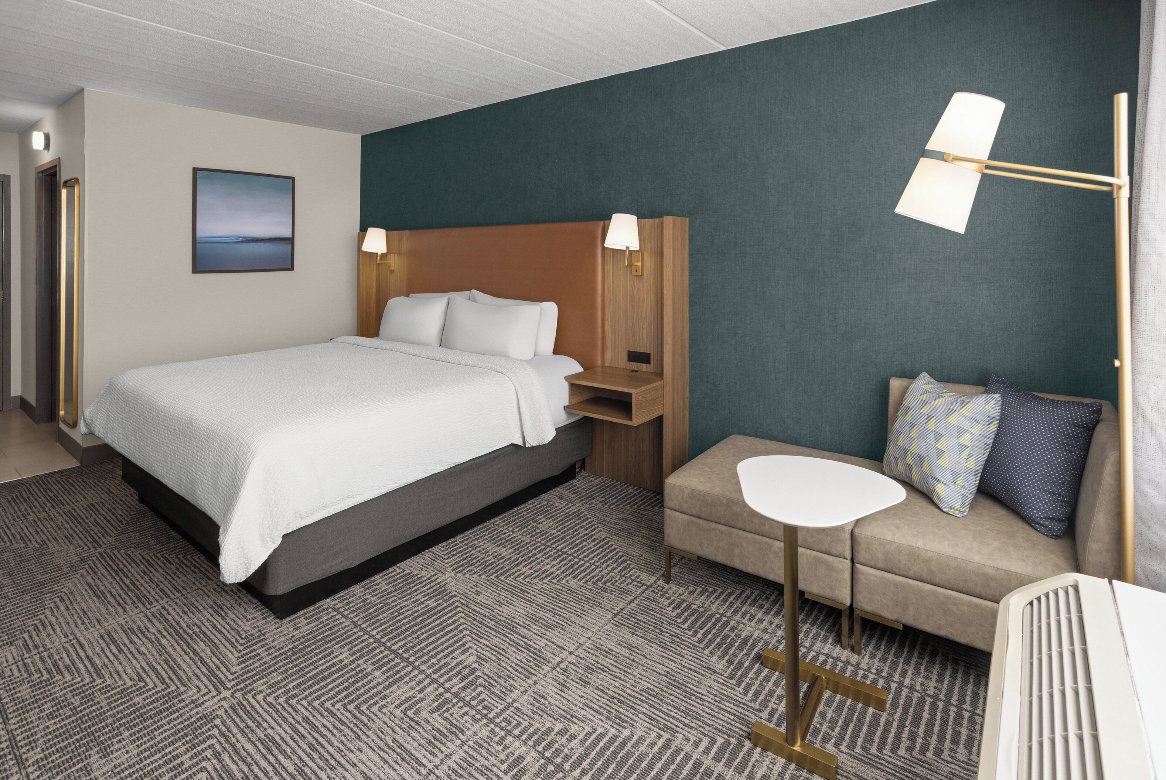 Standard Room, 1 King Bed | Premium bedding, pillowtop beds, desk, blackout drapes