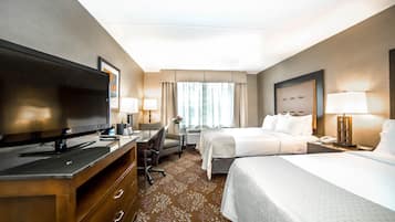 Camera Standard, 2 letti queen | Biancheria da letto di alta qualità, una scrivania, tende oscuranti