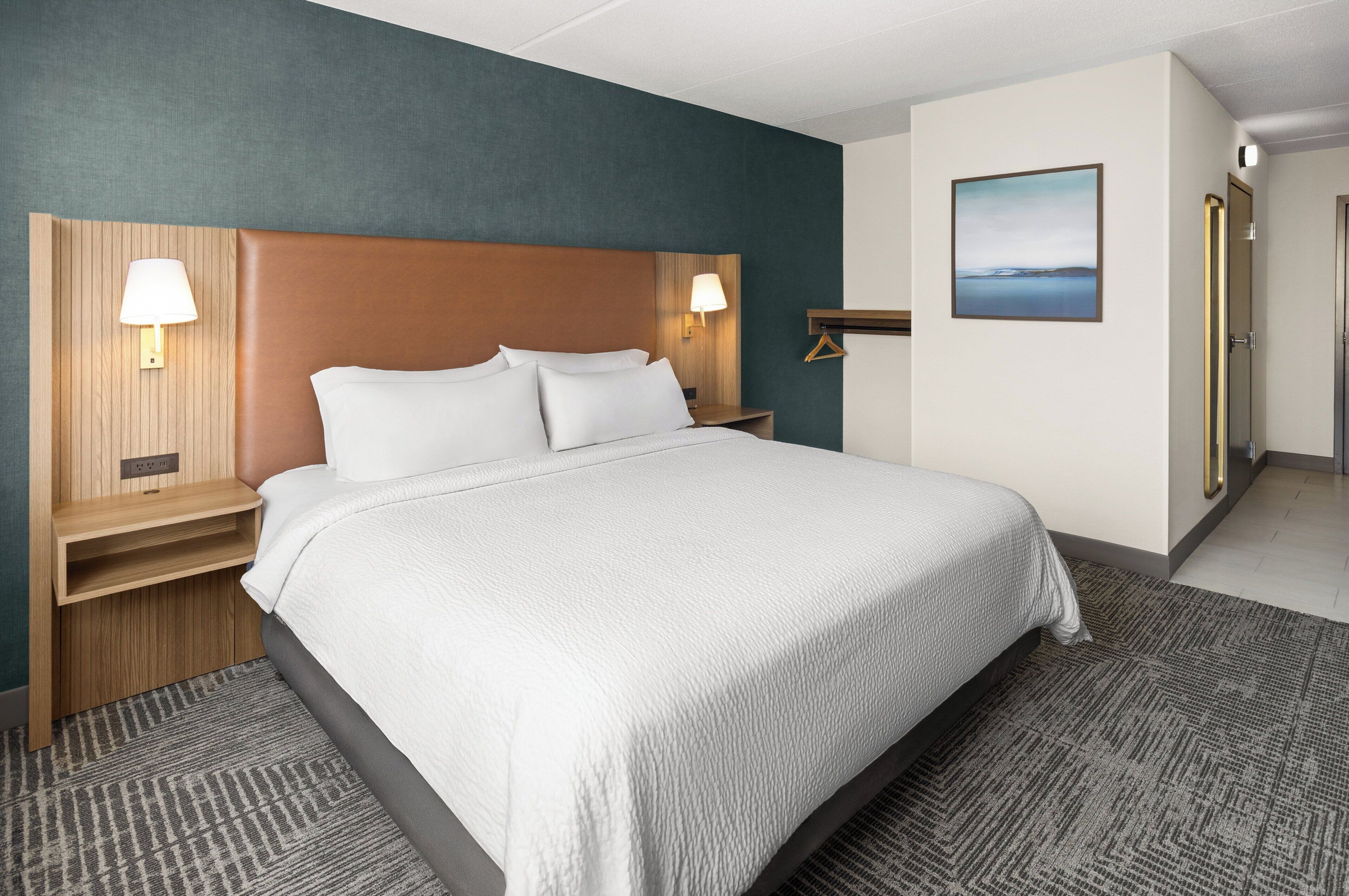 Standard Room, 1 King Bed, Accessible (Communications Accessible) | Premium bedding, pillowtop beds, desk, blackout drapes