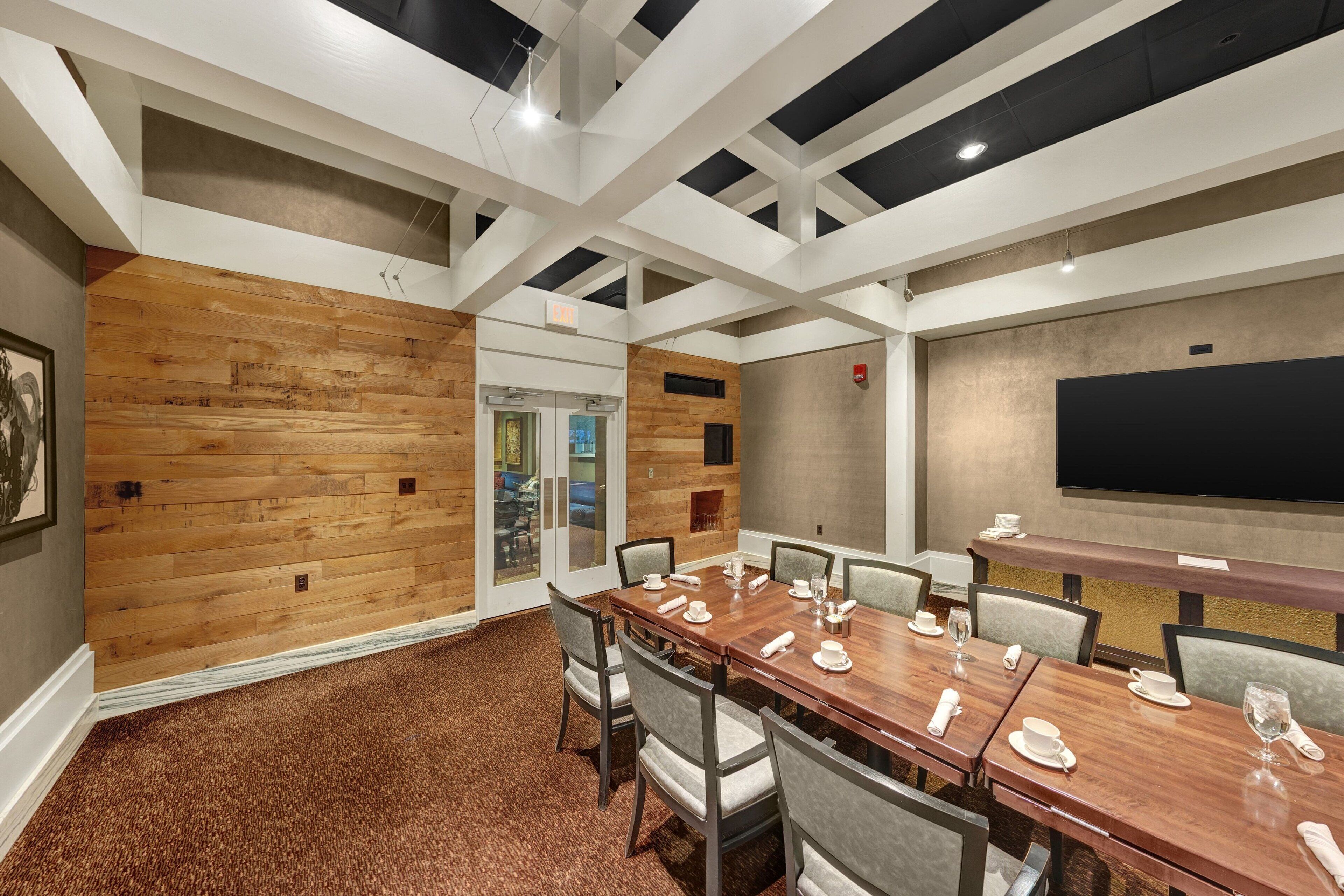 lunch and dinner served, american cuisine