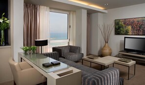 Suite exécutive, 1 très grand lit | Minibar, coffre-fort, bureau, système d’insonorisation