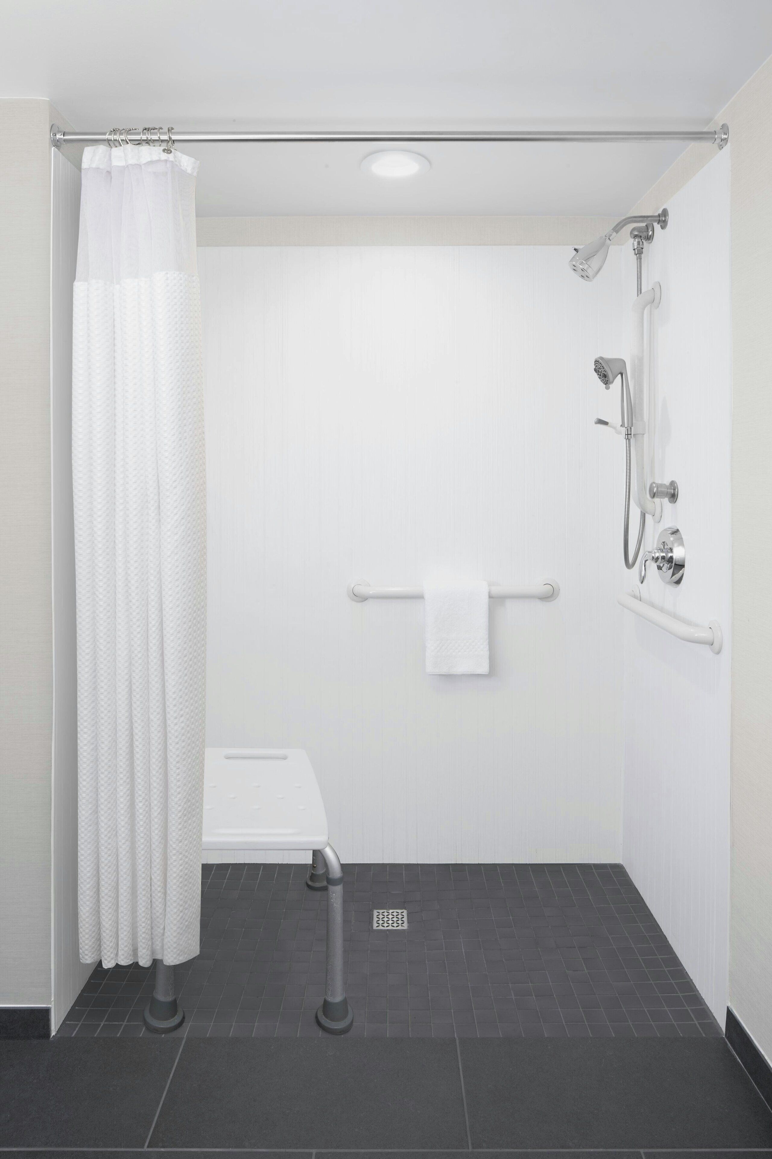combined shower/bathtub, eco-friendly toiletries, hair dryer, towels