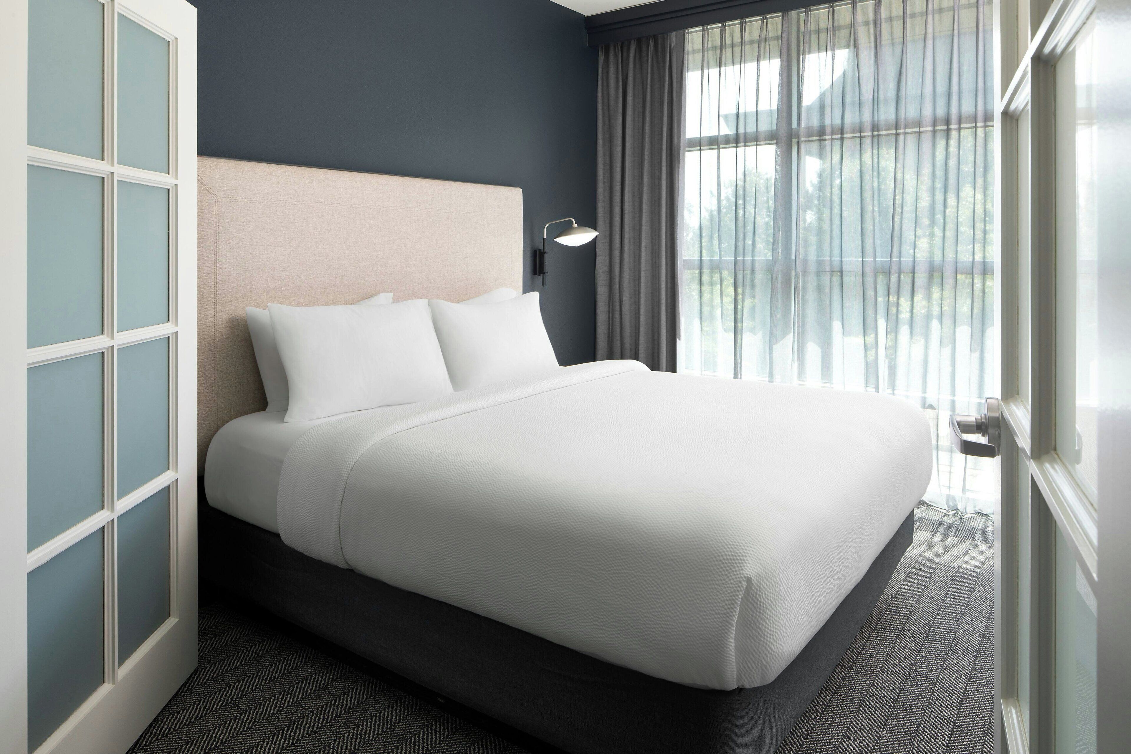 1 bedroom, premium bedding, desk, laptop workspace