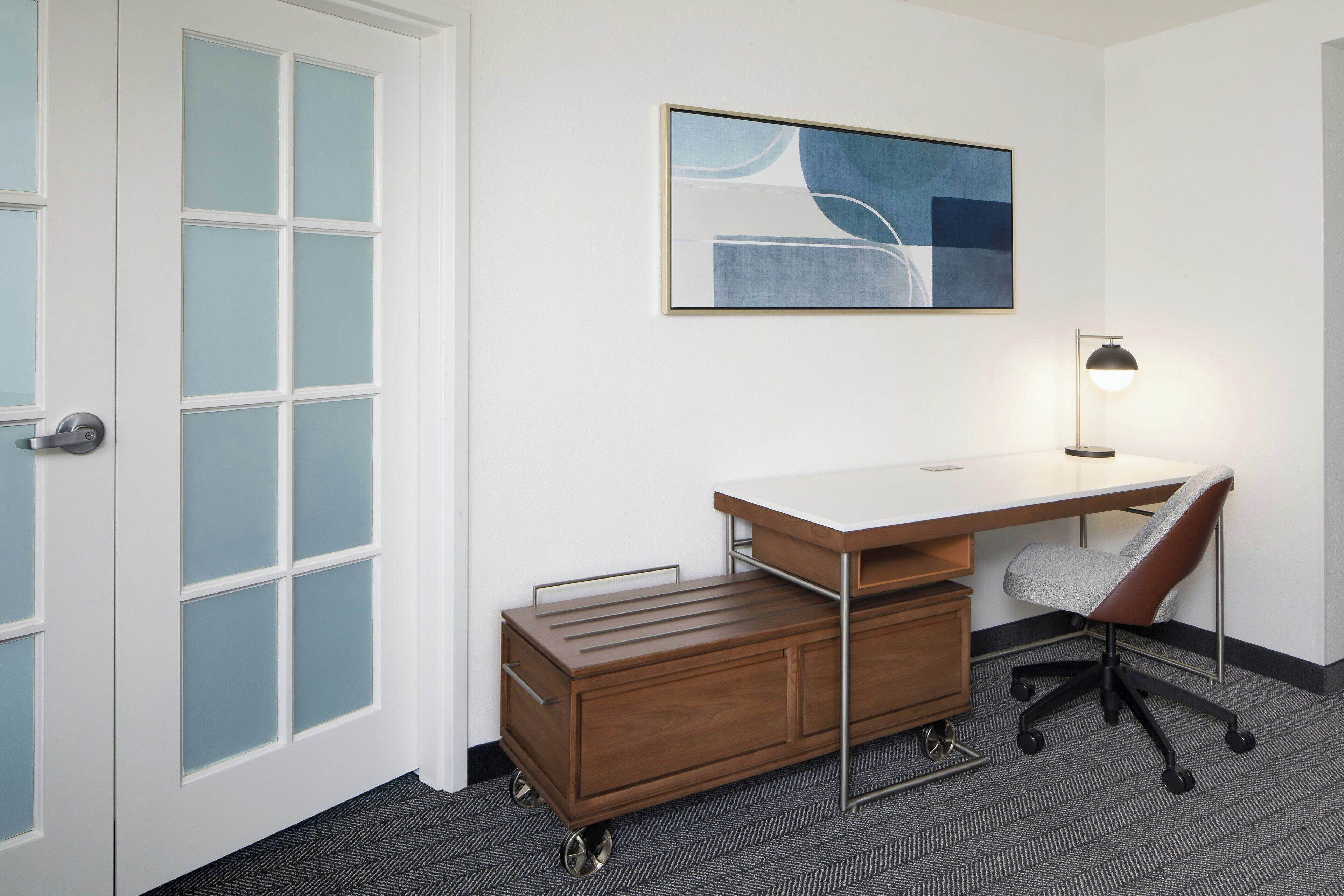 1 bedroom, premium bedding, desk, laptop workspace