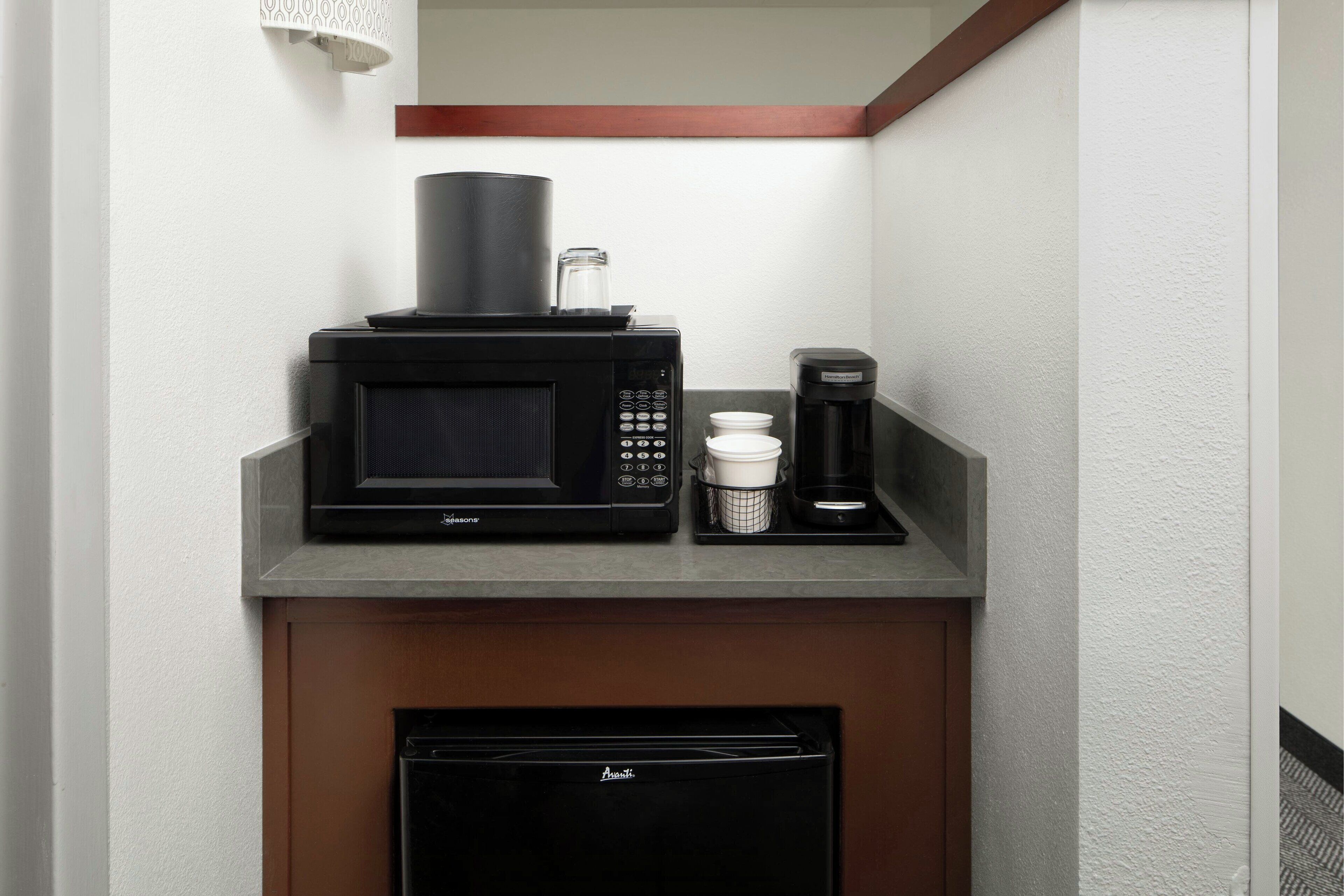 1 bedroom, premium bedding, desk, laptop workspace