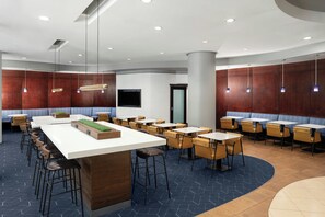Breakfast served - Courtyard by Marriott Columbia Downtown at USC (Columbia)