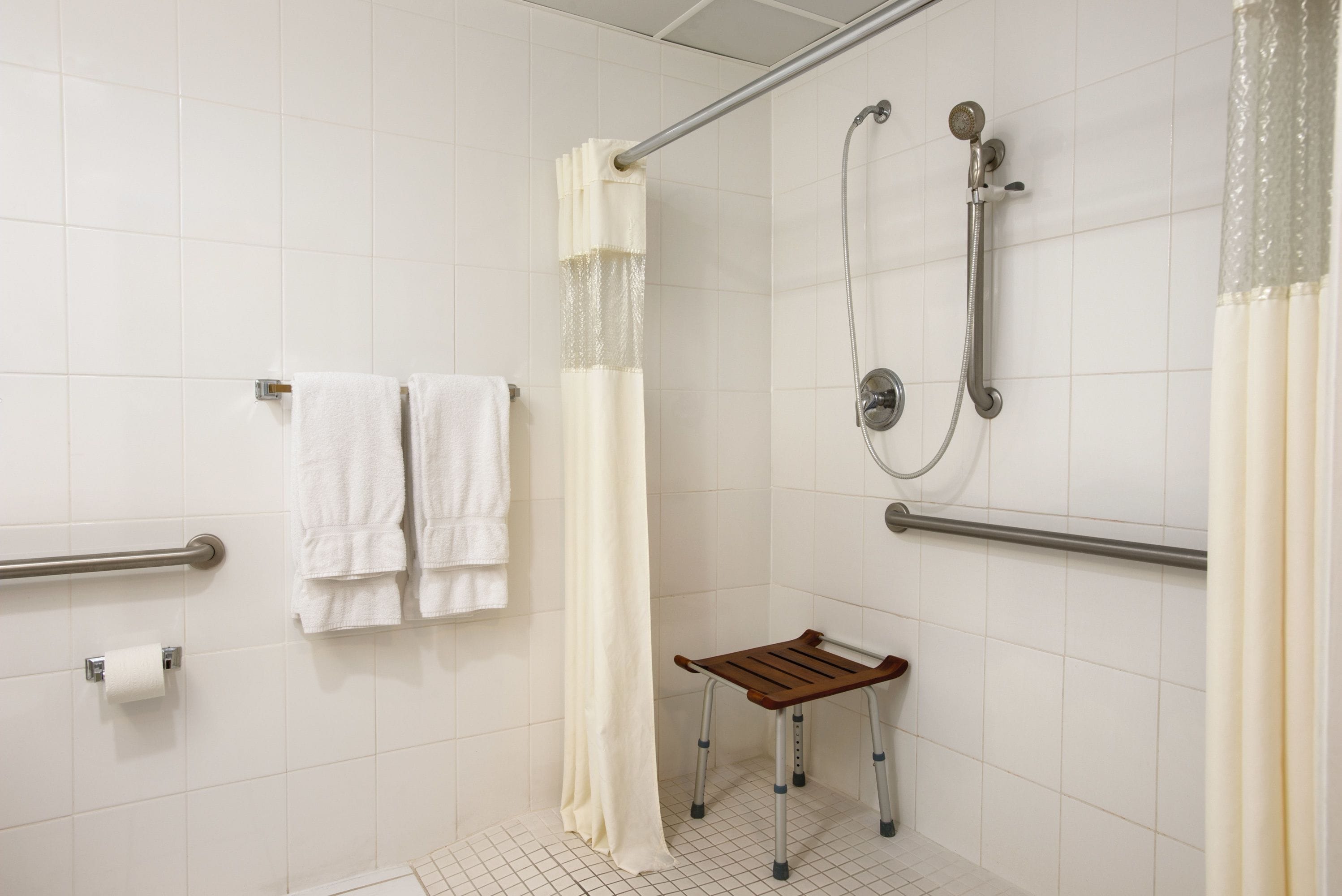 room, 2 double beds, accessible, non smoking | bathroom | combined shower/bathtub, free toiletries, hair dryer, towels