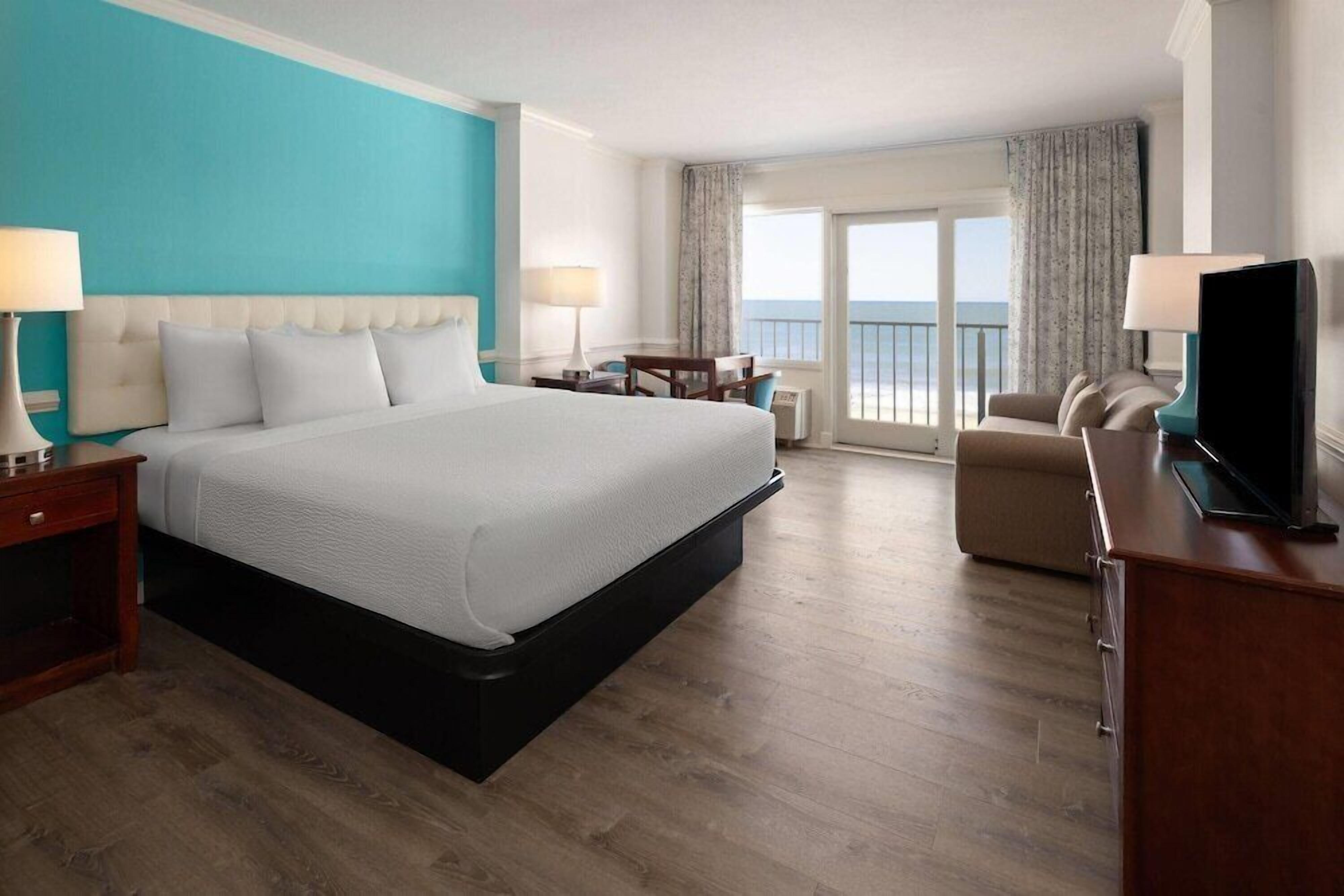 Premium bedding, in-room safe, desk, blackout curtains