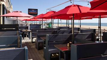 Breakfast, lunch and dinner served