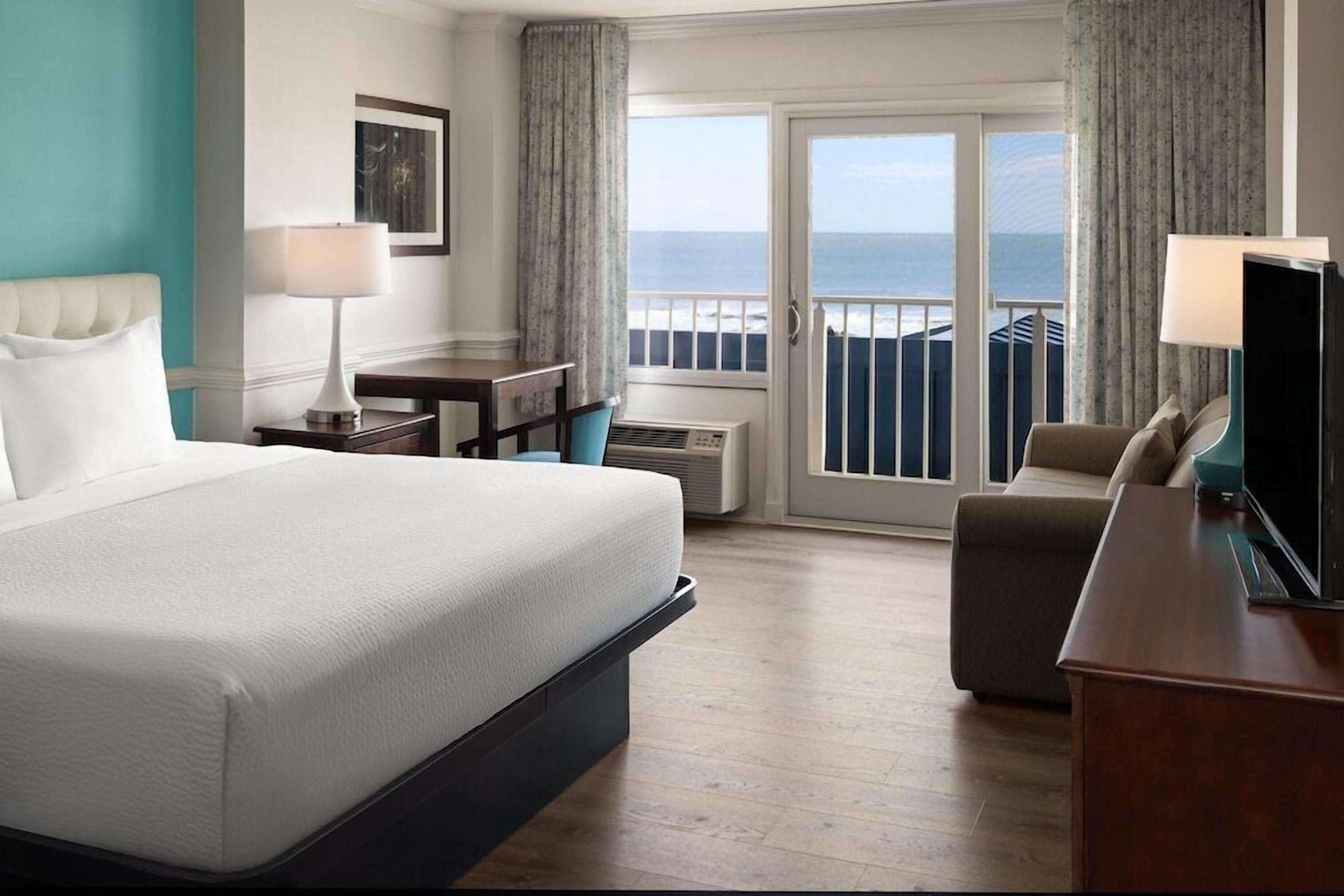 Premium bedding, in-room safe, desk, blackout curtains