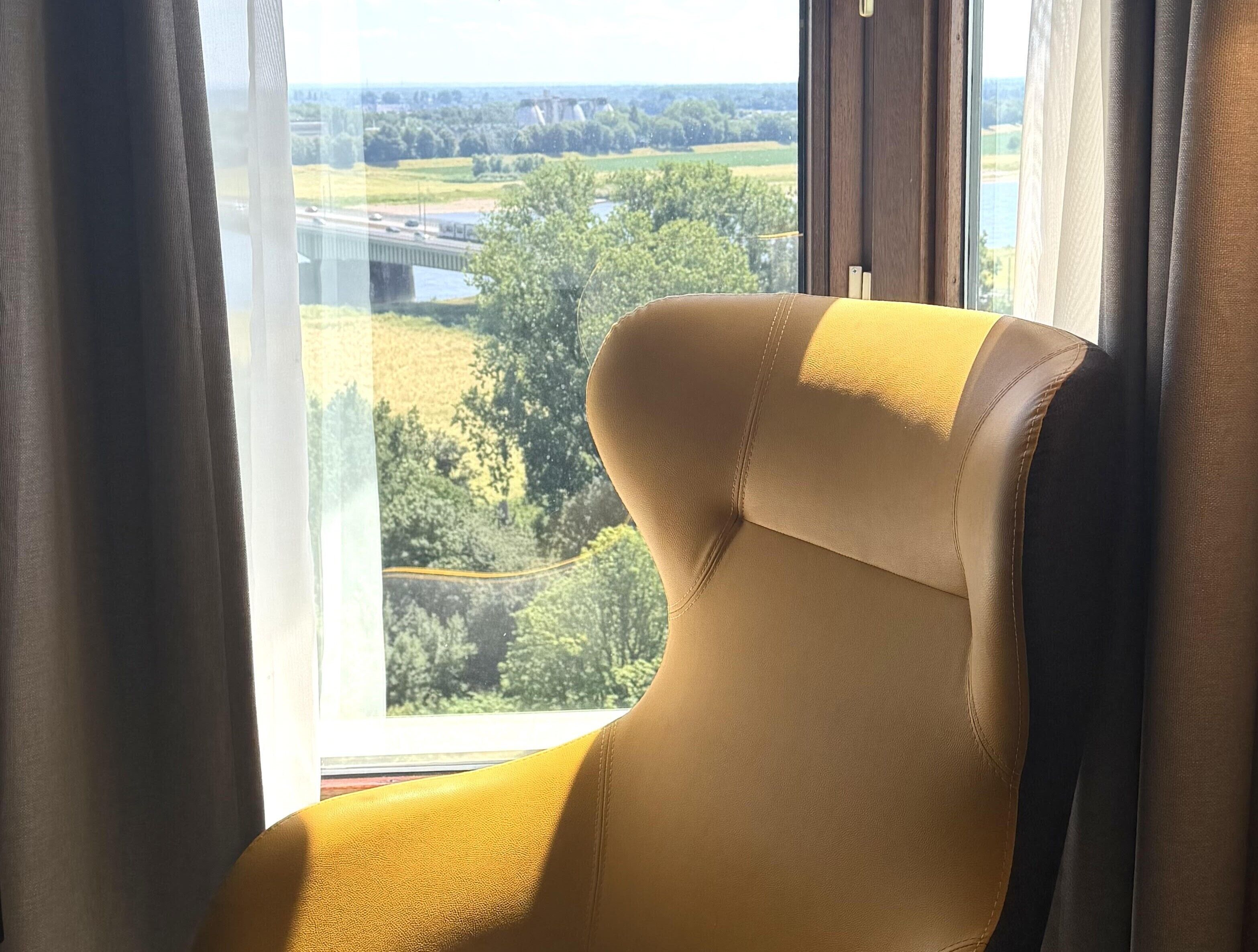 Photo - Crowne Plaza Düsseldorf-Neuss by IHG