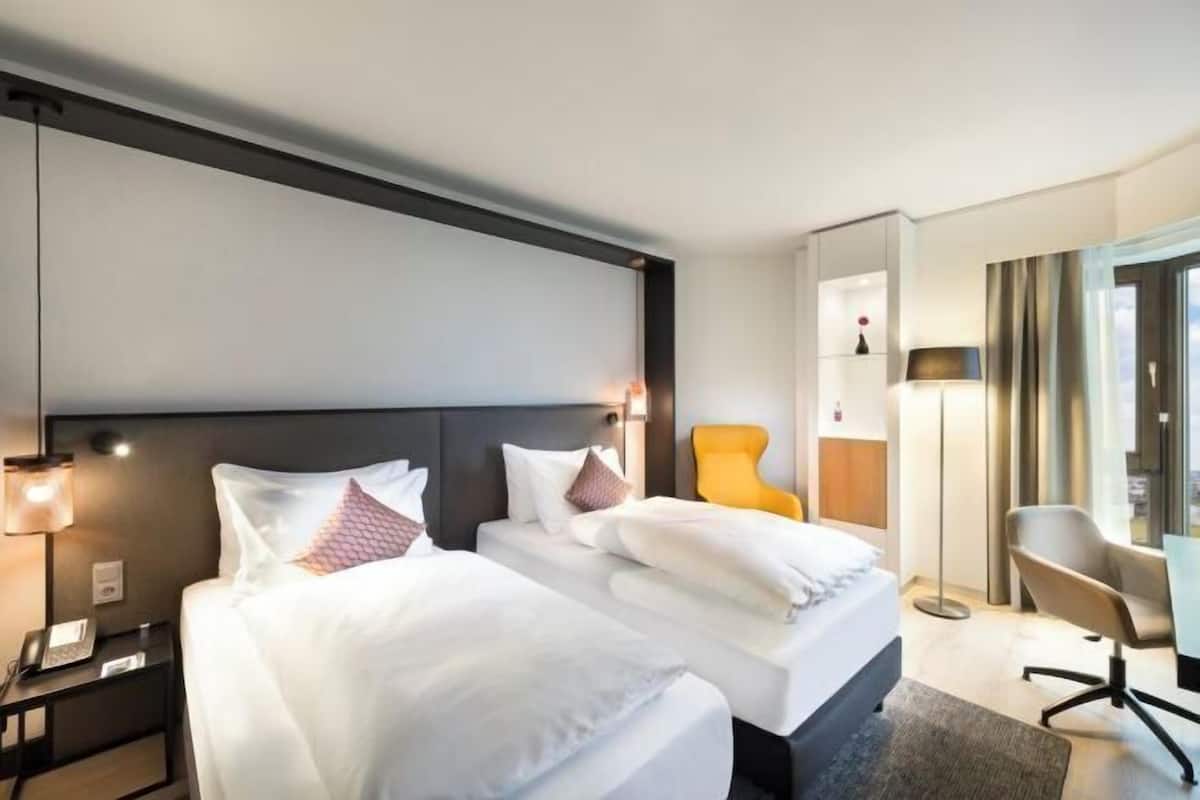 Hypo-allergenic bedding, in-room safe, laptop workspace, blackout drapes