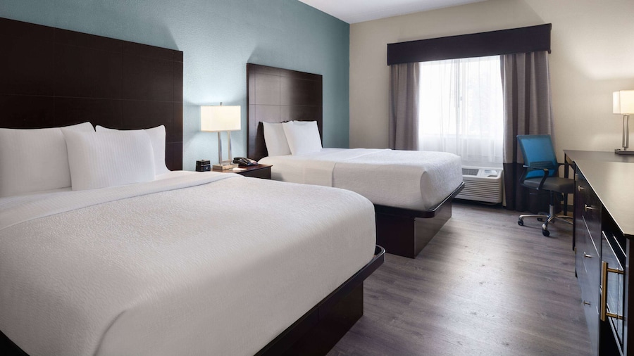 La Quinta Inn & Suites by Wyndham Knoxville Airport